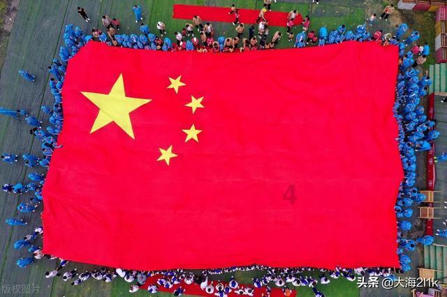 票房冠军！陈国坤逆袭回归，西装暴徒打戏太过瘾